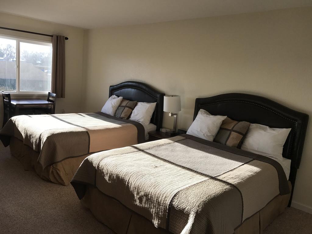 Townhouse Inn & Suites Klamath Falls Esterno foto
