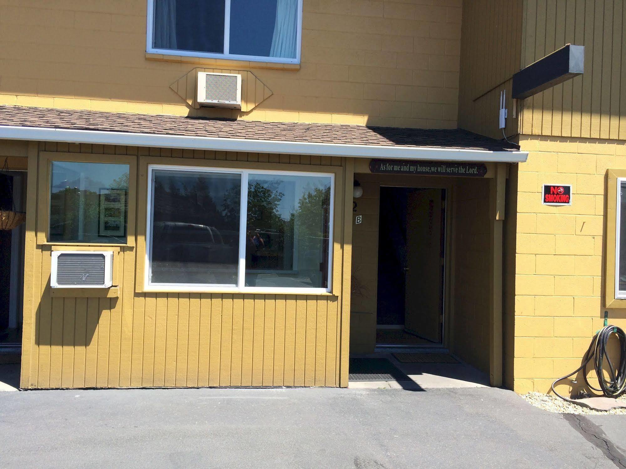 Townhouse Inn & Suites Klamath Falls Esterno foto