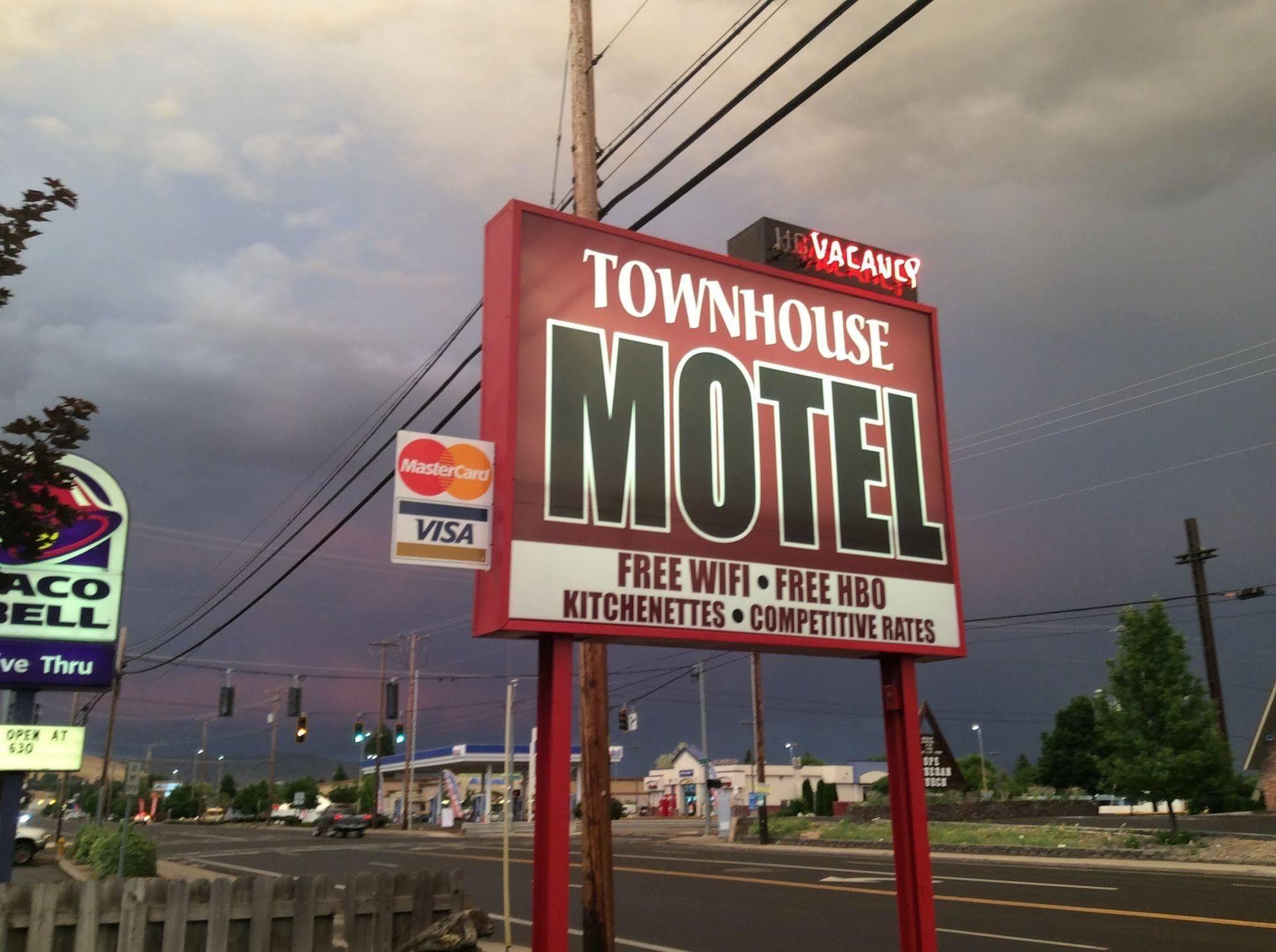 Townhouse Inn & Suites Klamath Falls Esterno foto