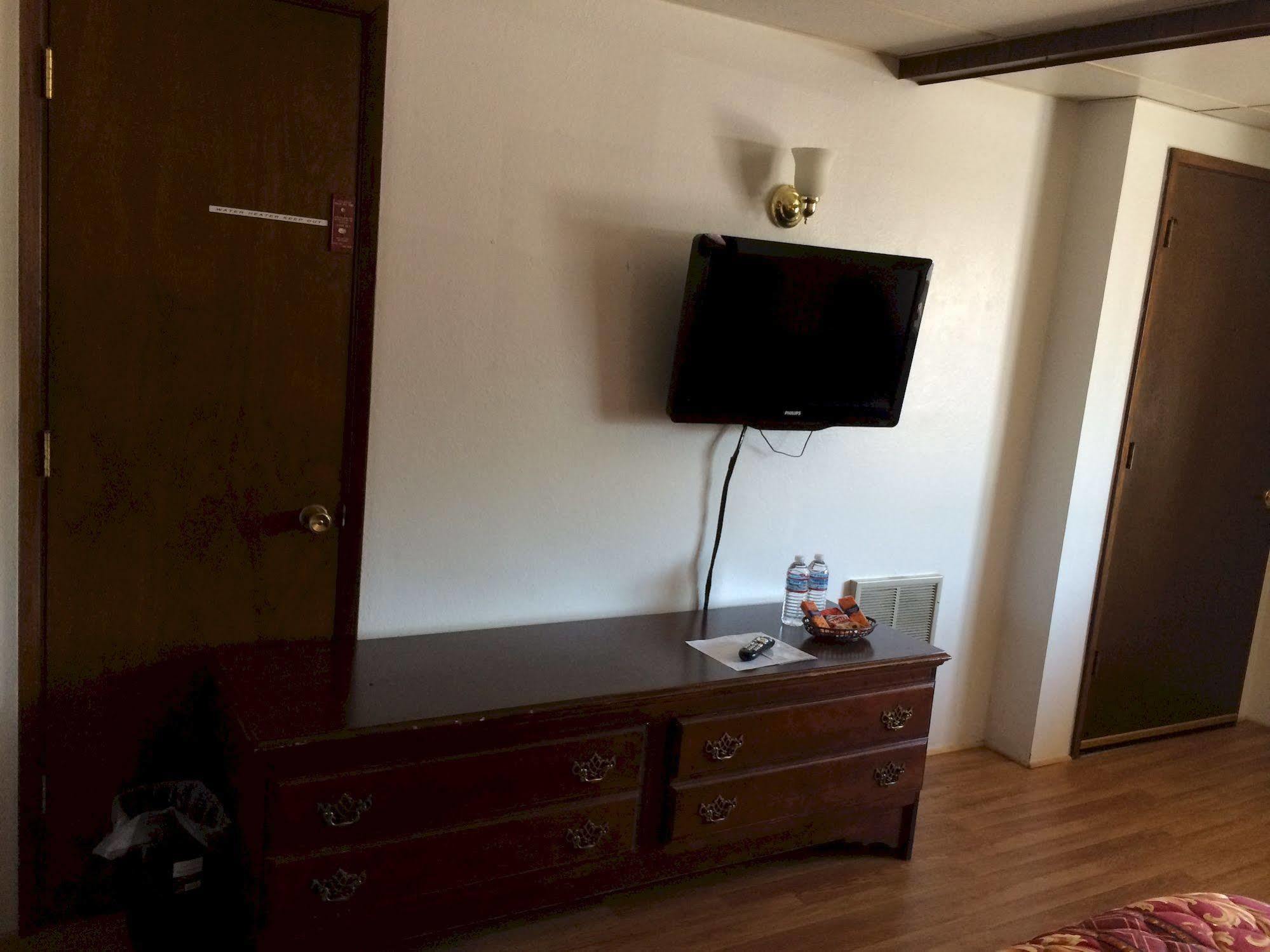 Townhouse Inn & Suites Klamath Falls Esterno foto
