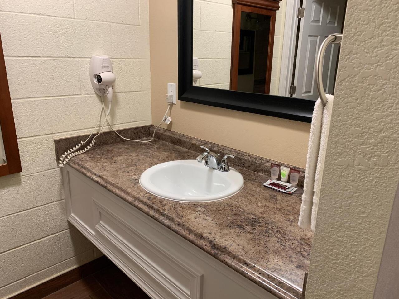Townhouse Inn & Suites Klamath Falls Esterno foto