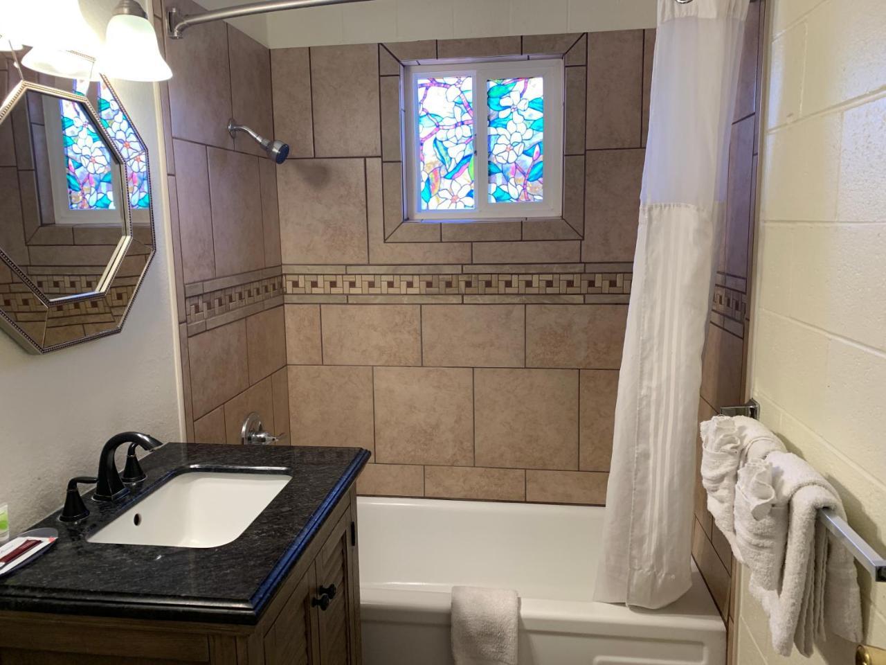Townhouse Inn & Suites Klamath Falls Esterno foto